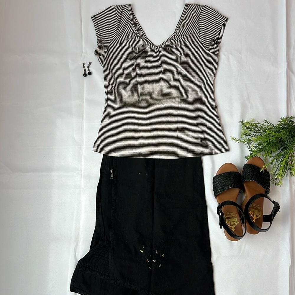 Stripped black top